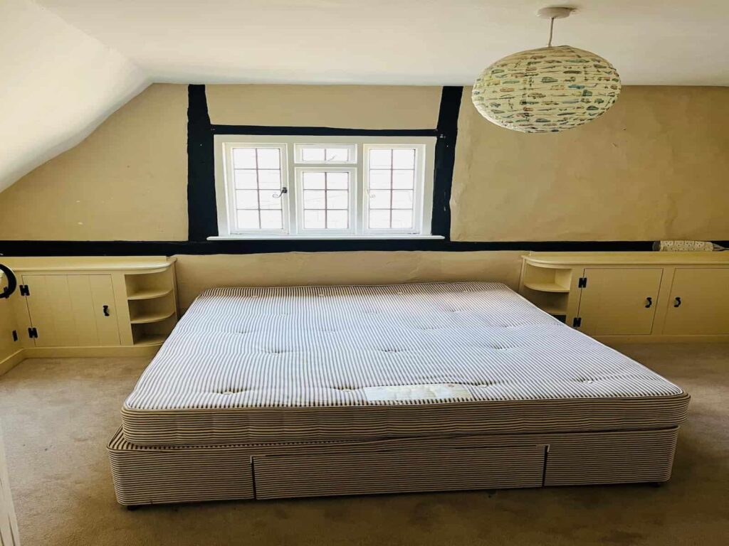 3 bed cottage move in Rickmansworth WD3 with large furniture being removed